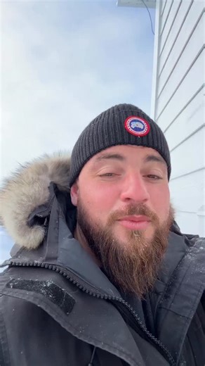 Trop serré au-dessus de la fenêtre, pas de grillage… à corriger. Fiez-vous toujours au guide d’installation ✅ #inspectionenbatiment | Inspecto