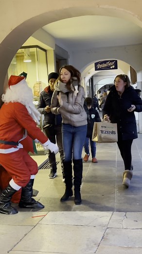 Santa Claus and Snowman Scared People #prank #italy #belluno | Tourmeka
