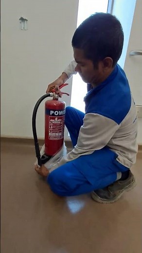Cleaning fire extinguisher dry powder