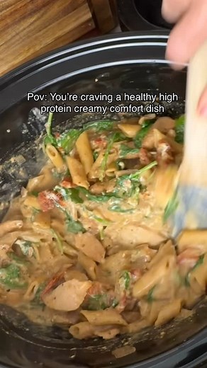 Teagan | Easy Macro Recipes on Instagram: "RECIPE & MACROS 👉 Drop a “YUM” below and I’ll DM you the full recipe as a PDF—plus my free 60-page fat loss guide to help you get started! Slow Cooker Tuscan Chicken Threw this in the slow cooker on a busy day and wow—new weeknight fave 😍 Creamy, comforting, and packed with protein. Definitely going on repeat! Cal 550 / 48g pro / 38g carbs / 21g fat Serves: 4 Ingredients 500g chicken breast, cubed 1 purple onion, diced ½ tbsp crushed garlic 500ml chic