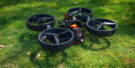 Robô ‘transformer’ muda de forma no ar; assista