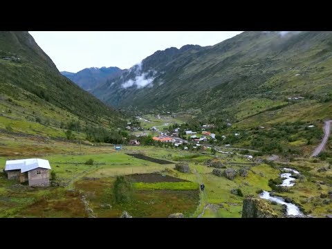 Peaceful Life in the Peruvian Andes | A Timeless Village Where Humans Live in Harmony with Nature.