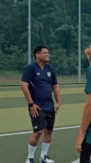 Votafogo+ on Instagram: "Main bola pakai kasut futsal. Kasut atau padang yang salah?"