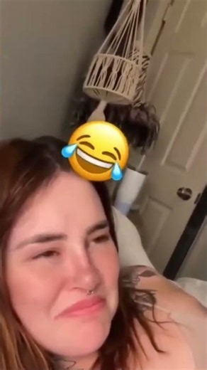 Girl spamming farts in bed 💨🤣 #shorts