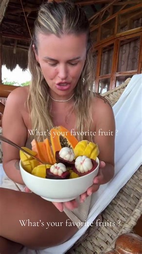 What’s your favorite fruit? I love mango but mangosten is bomb . Have you tried? #fyp #fruit #travel #foodtok #fördigpage