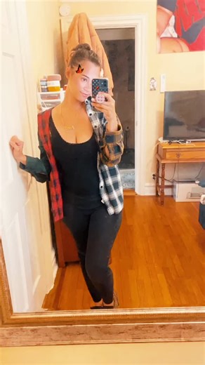 Bombshell18💕 (@bombshell041)’s videos with Who sees my TikToks - Positively Julia💖✨