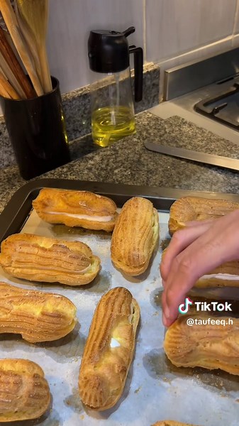 Easy Chocolate Eclairs Recipe with Simple Ingredients