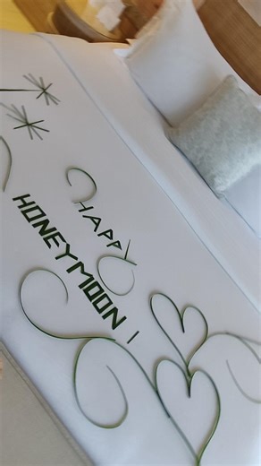 beautiful bedroom decorating honeymoon #romantic #love #decoration