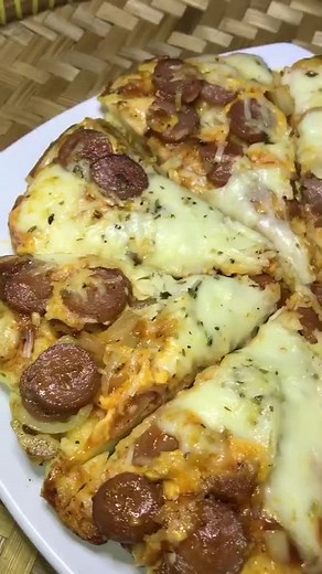 Resep Pizza Pinggiran Roti Tawar ala Esterlita Alexander