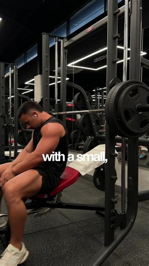 Regardless of the exercise, make sure your technique and intensity is on point 🤌🏼 This is how to do a smith machine incline press in a way that puts more load on your chest and keeps you safe too. Slightly lower angle to hit less shoulders, feet planted and stable. Elbows tucked. If your training looks easy chances are you’re leaving progress on the table and you should be lifting heavier (closer to failure). Follow me cos I’ll be making more reels like this on different exercises 🔥