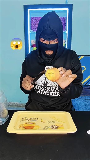 Apple peeling hack with blade 😱 #shorts