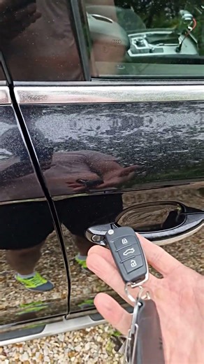 The central locking on my Q7 went absolutely berserk #audiq7