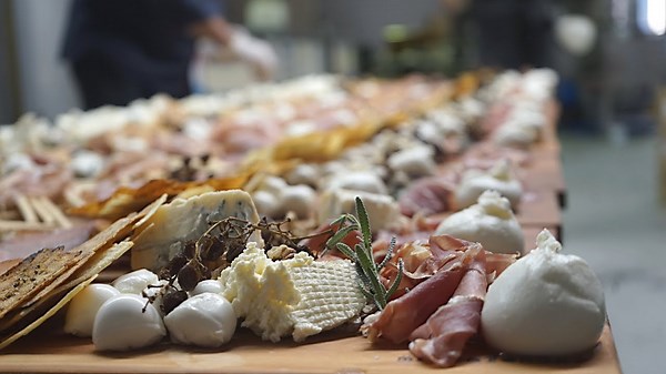 BIGGEST ITALIAN CHEESE BOARD - Australians Eating Italian Food