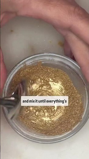 The perfect gold drip cake recipe! https://sugargeekshow.com/recipe/drip-cake-recipe/