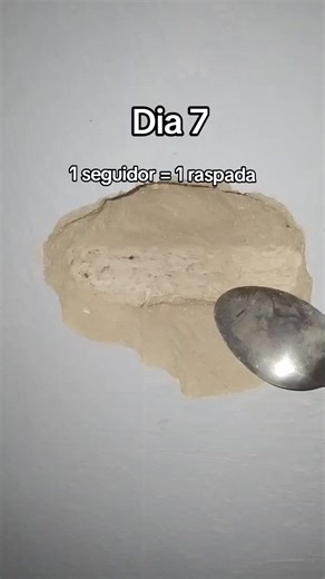 Dia 7 tentando fazer um buraco na parede do meu quarto 1 seguidor = 1 raspada #viral #fy #tiktok #desafiodacolher #desafio