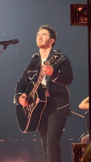 @JonasBrothers performing “Inseparable” in Columbia, SC tonight. (10.10.23) #TheTour 📸: sucker4kevin/catcorey7 on X #JoeJonas #NickJonas #KevinJonas #Jonas #JonasBrothers | Follow @jonasdailynews_ for more. | Jonas Brothers Daily News