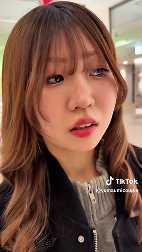 ゆまうみカップルのエスカレーター・ドッキリ動画