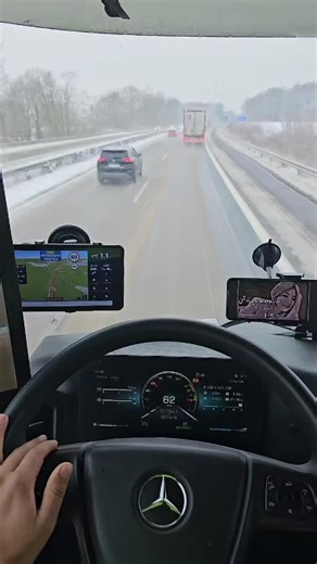 Record snow this year 2026 on border crossing #truckdriver #Dailyroutine #millionsviews @sk Dream boy 🇩🇪🇨🇵🇫🇷🇫🇮 #viralvideotiktok #foru