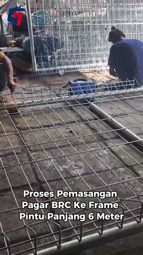 Proses Pemasangan Pagar BRC Ke Frame Pintu Panjang 6 Meter #pintugarasiminimalis