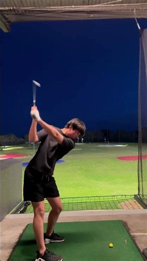 Night practice sessions. Any tips? 🌃⛳️#golf #golfswing