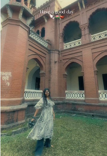 Aesthetically Capturing 90s Vibes in Dhaka