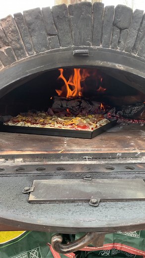 I can’t dance. I can’t paint. I can’t draw. But I’m still an artist. I’m a Pizza Artist. Who wants a slice? 🙋🏻‍♀️🙋🏻‍♀️🙋🏻‍♀️ | The Kitchen Whisperer