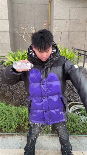 Water போட்டாலே Color Change ஆகும் Jacket! 😳