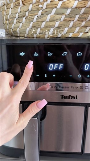 This air fryer hack actually worksJust runit for 2 minutes and it comes out spotless #airfryer