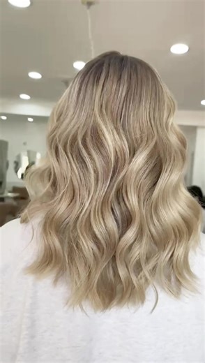 Blonde refresher. Needing to be lighter and brighter? Book your foils appointment NOW with one of our expert stylists. Read their bios and select your service. (Link in bio) 📍 Hairloom Collective Osborne Park #foils #perth #perthhairdresser #salon #blonde