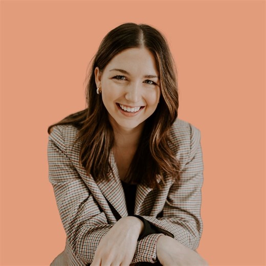 Teethers are NOT just for teeth 🦷 they support chewing, tongue movement, hands-to-mouth coordination, sensory development & much more! Here are my top tips as mom & speech/feeding therapist for choosing a teether that helps your baby prep for start solids & soothes their gums fast 👏🏻 #newmomlife #parentingtips #babyteething #teethingbaby #teethingtips #momsofınstagram | Baby.Feeding.Development