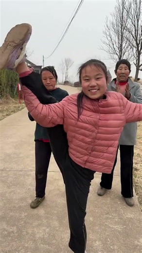 Grandma still has the moves! 👵✨ Amazing Flexibility! Part-43 #kungfu #familygoals #viral #shorts