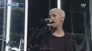 2.9M views · 109K reactions | G-Dragon performing ‘Alaala Na Lang’ (Just A Memory) with YG trainee Jennie Kim on SBS Inkigayo | UNIVERSAL BLACKPINK | Facebook