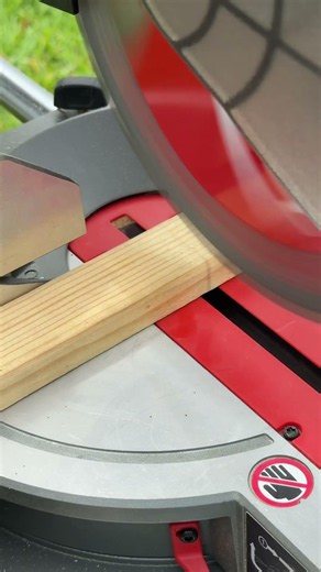 @milwaukeetoolShadow Cut Line is an LED light system on the Miter Saw (2734-20)