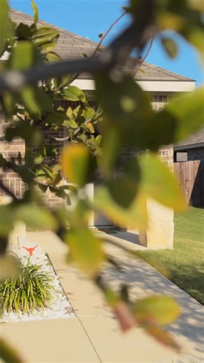 ✨Welcome home to this charming move-in-ready starter in Waxahachie! This 3-bed, 2-bath, 2-car-garage beauty sits in a masterplanned community and offers modern updates throughout fresh paint, all new fixtures, stylish backsplash, and an open-concept floor plan perfect for entertaining. ✨Step outside to your extended patio and private backyard featuring a putting green a dream for golfers and anyone who loves relaxing outdoors. This home combines comfort, convenience, and curb appeal, making it t