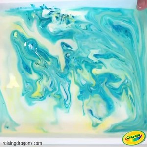 Crayola Color Chemistry Lab Set 🌈 ages 7 🌈 Calling all future scientists! Crayola has come out with an awesome STEAM-infused set that comes equipped with an easy-to-read instruction booklet packed with 50 fun-to-do colorful science activities! From exploding volcanoes to glow worms to sticky slime, kids will love all the STEAM-infused ways to experiment and explore color! This post is in partnership with Crayola. Get a set here >> bit.ly/CCRDFB Full Review: https://www.raisingdragons.com/crayo