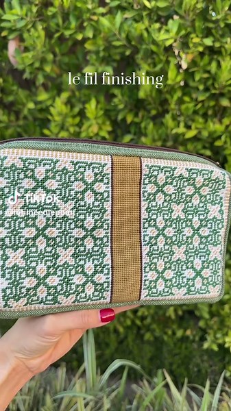 Beautiful Zippered Pouch by Le Fil Finishers