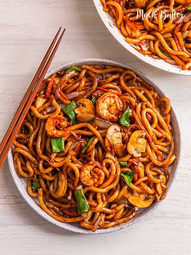 This delicious and savory Yaki udon or easy Japanese stir-fried udon noodle recipe is ready in just 15 minutes! You mix udon noodles, a choice of protein I use shrimp, and vegetables seasoned with a luscious sauce, and you’re done, very easy to make, right? Let's make it! 🥰 #recipe #cooking #yakiudon #udon #japaneseudon #japanesefood #fyp | Rani Amalia