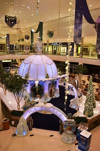 Santa Arrives at Twelve Oaks Mall