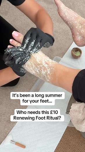 Remove hard skin and refresh your feet with a foot scrub! Perfect for getting super smooth feet and giving them a much needed renew!! ✨Home based salon for women’s nails & pamper treatments ✨ #eet #footcare #pedicure #exfoliate #nailtech