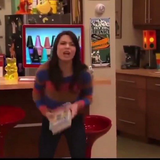 iCarly / WHO CARES?!