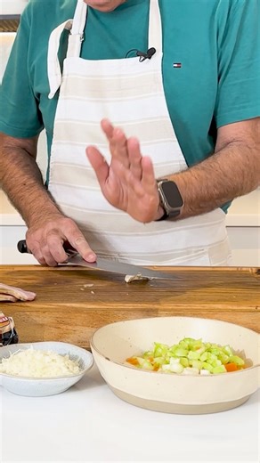 Unlock the Benefits of Garlic for Your Love Life! Garlic isn’t just a flavorful addition to your meals – it’s packed with health benefits that can positively impact your love life. Here’s why you should add garlic to your diet: 1. Improves Blood Circulation Garlic contains allicin, which enhances blood flow and circulation. This can boost physical performance and endurance, benefiting sexual health and intimacy. 2. Boosts Libido Garlic is historically known as an aphrodisiac. Allicin improves bl