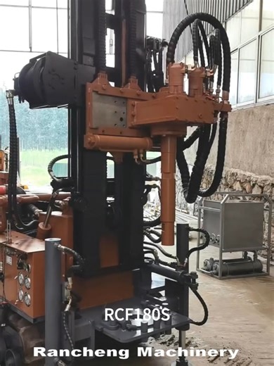 The RCF180S, custom-made for a Bulgarian client, is now complete. Equipped with a winch and featuring a power head lateral shift function, it significantly improves machine performance! We hope the client receives their machine soon, and we eagerly anticipate its performance! #drillingmachine #crawlerwaterwelldrillingrig #deepwelldrillingrig #waterwelldrillingrig