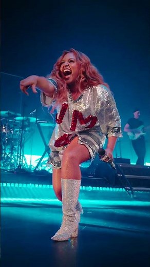 A snapshot from my show at Enmore Theatre which perfectly captures the amazing vibe of the tour 🎉