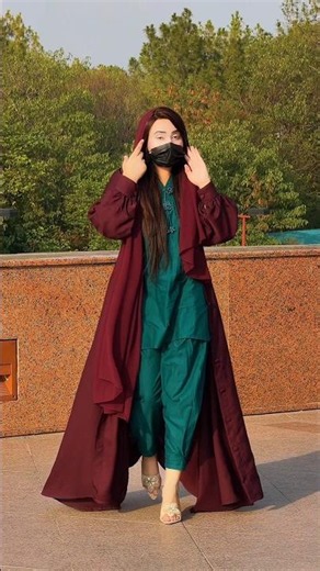 Elegant Modest Fashion Walk 💚✨ | Stunning Green Outfit with Maroon Abaya #UKFashion #slowmotion