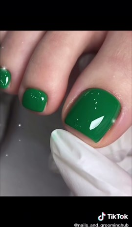 Pedicure shellac for springs #manicure💅 #pedicuretime #shellacmanicure #shellacpedicure #winnipegnails #homenails