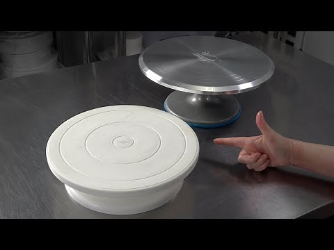Plastic vs Metal Cake Turntable [ Cake Decorating For Beginners ]