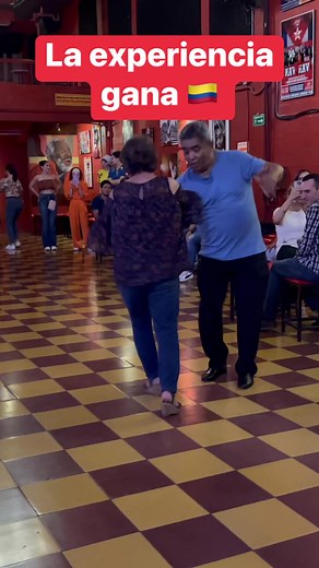 372K views · 5K reactions | Tirando pasito en la topa tolondra #topa #tolondra #cali #colombia #salsa #dancing #salsacaleña #salsacalena #cali #colombia | Salsa Colombia | Facebook