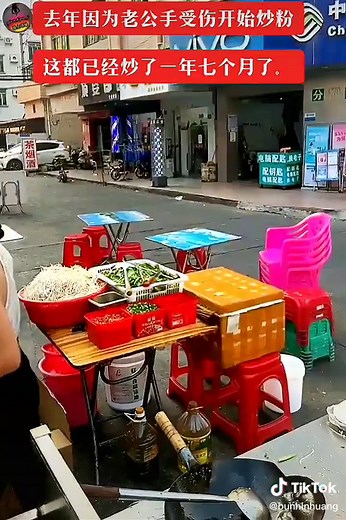 Exploring Urban Street Food Vendors and Their Delights