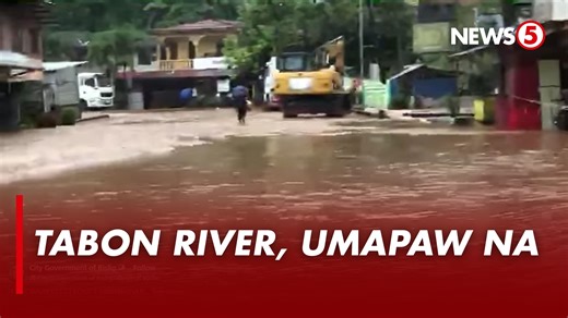 FLOOD ALERT Hindi madaanan ng mga motorista ang Post 1 Tabon River sa Bislig City, Surigao del Sur dahil sa pag-apaw ng tubig, bunsod ng walang-tigil na pagbuhos ng ulan, as of 6 a.m. Nakataas ang Orange Rainfall Warning sa Bislig City dahil sa epekto shear line at easterlies, batay sa 8 a.m. advisory ng PAGASA. | News5