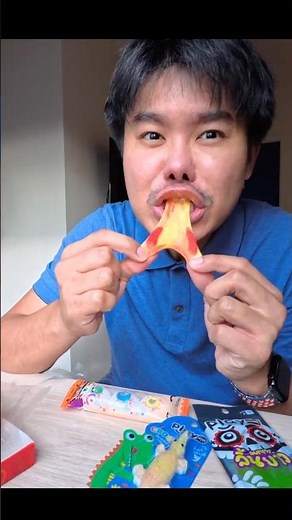 Giant pizza-shaped jelly candy 🍕 (Snack from 7-Eleven)